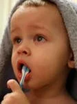 Детям чистим зубы