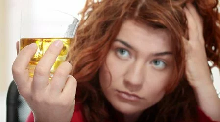 Женский алкоголизм - болезнь одиночества