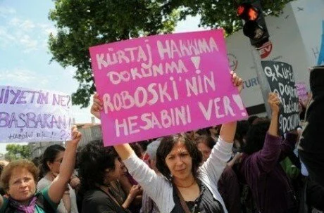 Турецкие женщины провели пикет, отстаивая право на аборт
